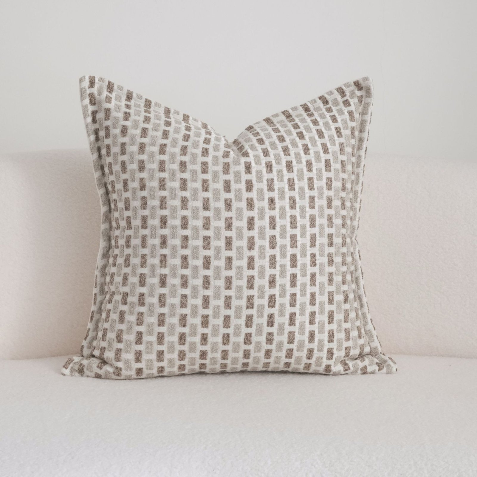 Pillow 17 Tessera cushion flanged edge detail